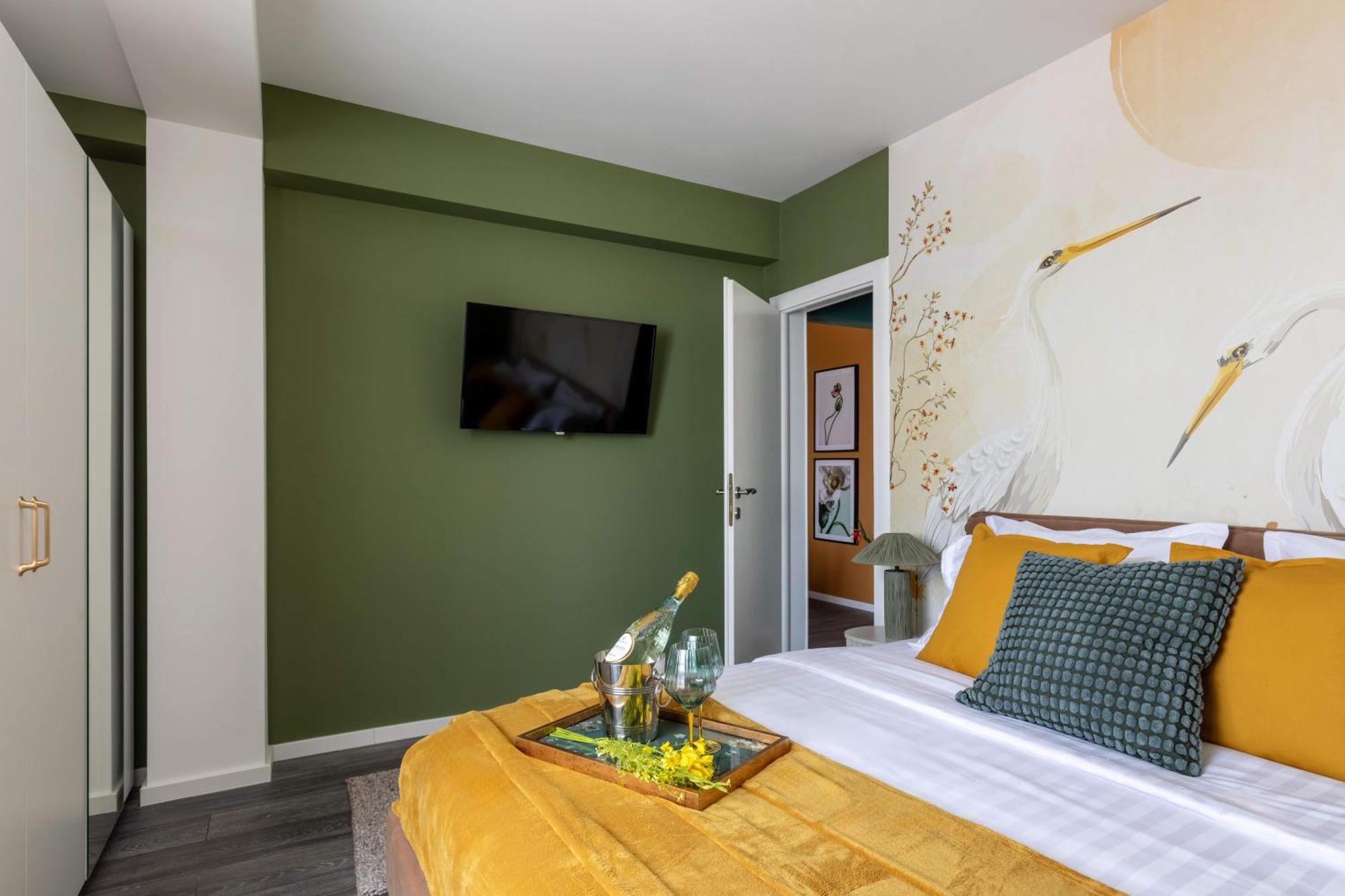 Holt - Lucky Cranes Apartment บูคาเรสต์ ภายนอก รูปภาพ